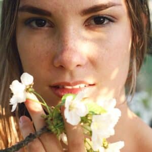 Photo "Are There Any Risks or Side Effects Associated with Holistic Beauty?"